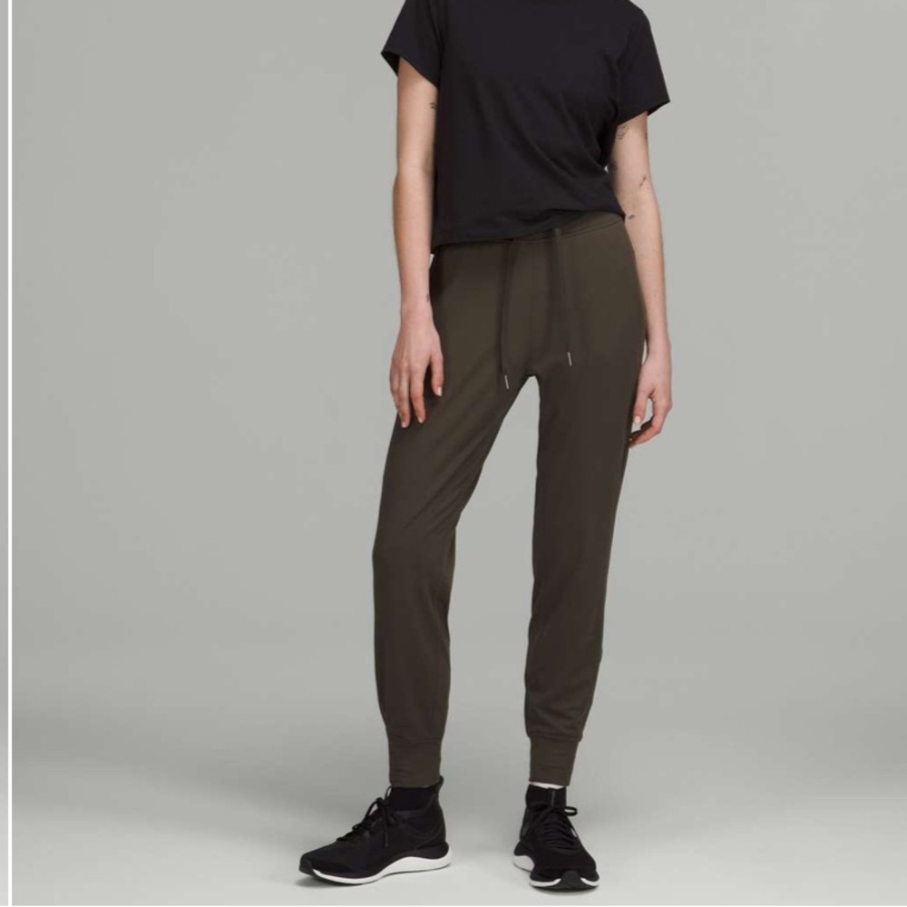 NWOT 🍋 Lululemon Dark Olive Ready to Rulu High Rise Jogger Size 2